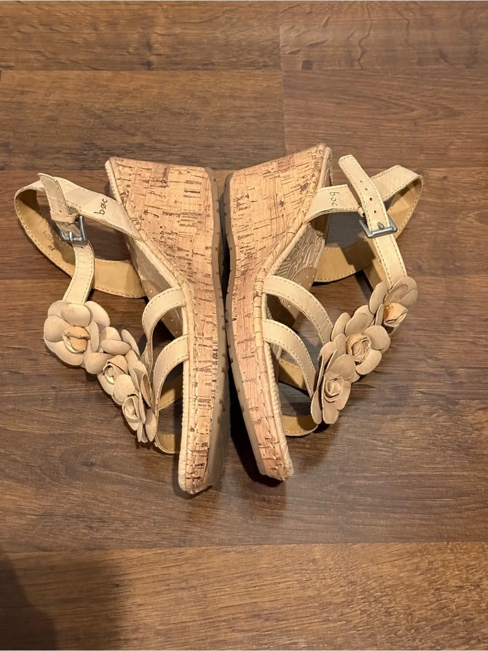 b.o.c. Cornelis Floral wedge sandal (size 8)